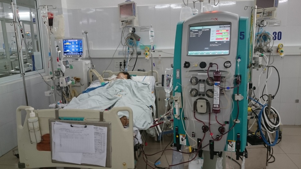 Chị Dạ ngã bệnh nguy kịch trong khi chồng chị đã mất, để lại một mình chị nuôi hai con thơ dại