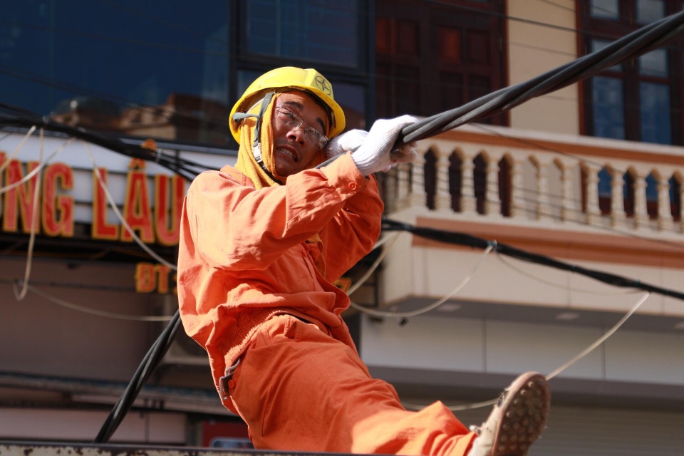 
Ngành điện vẫn đáp ứng tốt nhu cầu điện trong chuỗi ngày nắng nóng cao độ đầu tháng 7
