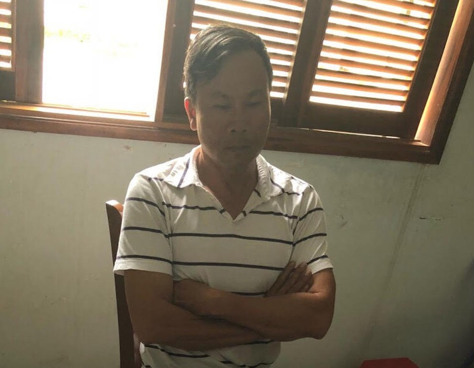 Nhặt được thẻ visa mang đi mua kim cương - 1 Nhặt được thẻ visa mang đi mua kim cương - 1