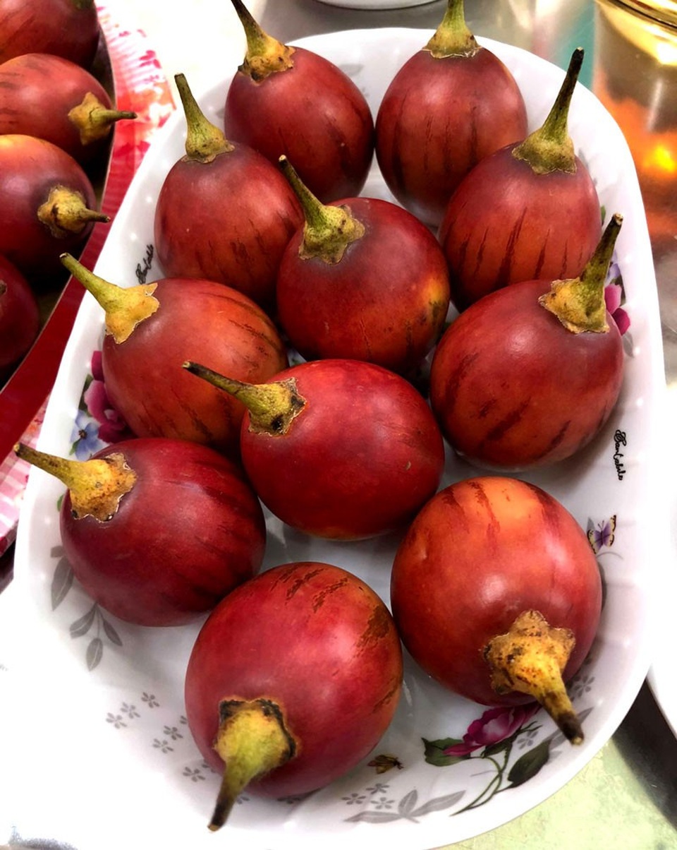 
Được trồng thành công ở Việt nam, song loại cà chua này vẫn còn khá lạ lẫm nên rất nhiều người tiêu dùng tò mò đặt mua về ăn
