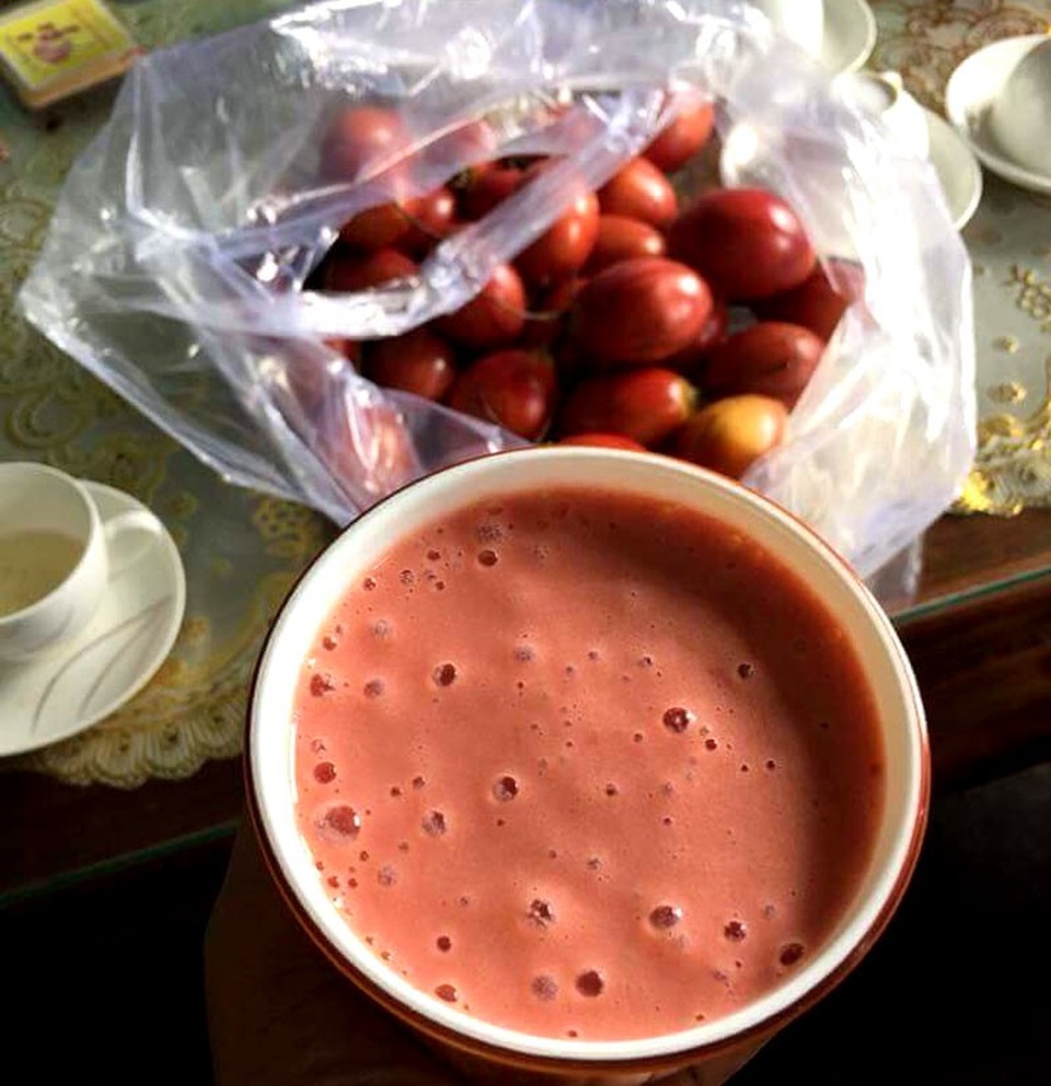 
Hoặc một số người mua về xay cà chua với sữa làm sinh tố.
