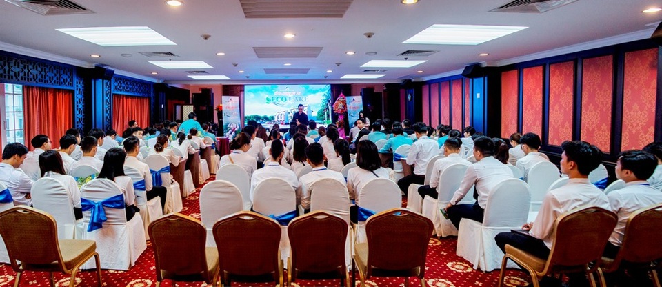 Đất Xanh Bắc Miền Trung cho ra mắt dự án mới trong phân khúc đất nền tại Thừa Thiên Huế - 3
Toàn cảnh buổi lễ ra quân dự án Eco Lake