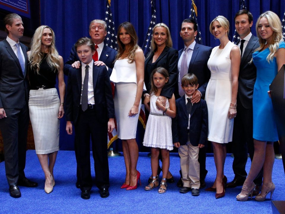 Bộ sưu tập máy bay, siêu xe của gia đình Tổng thống Trump - 1 Gia đình ông Trump (Ảnh: Reuters)
