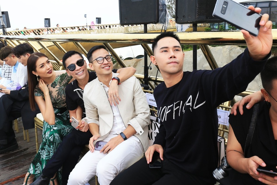 Á hậu Lệ Hằng cùng cặp đôi NTK Adrian Anh Tuấn - Sơn Đoàn, NTK NTK Lâm Gia Khang.