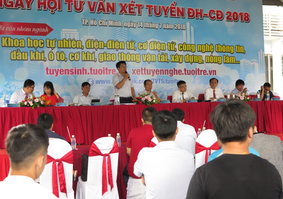 Xét tuyển ĐH 2018: Điểm thi thấp, thí sinh dự kiến thay đổi nguyện vọng ồ ạt - 4 Các chuyên gia từ Bộ GD-ĐT và các trường ĐH giảii đáp những thắc mắc và đưa ra lời khuyên cho thí sinh