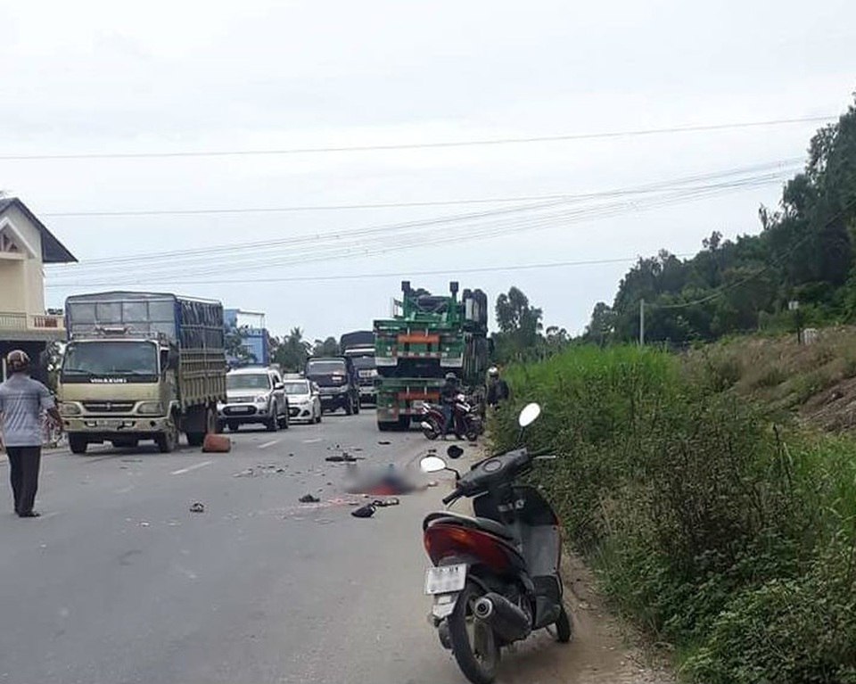 Vụ tai nạn khiến hai vợ chồng nghèo tử vong tại chỗ