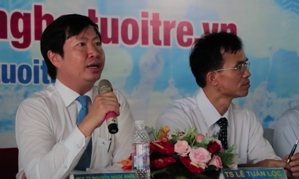 Điểm sàn xét tuyển ĐH Y dược TPHCM thấp hơn 23 điểm - 1 PGS.TS Nguyễn Ngọc Khôi trả lời thắc mắc của thí sinh tại ngày hội tư vấn