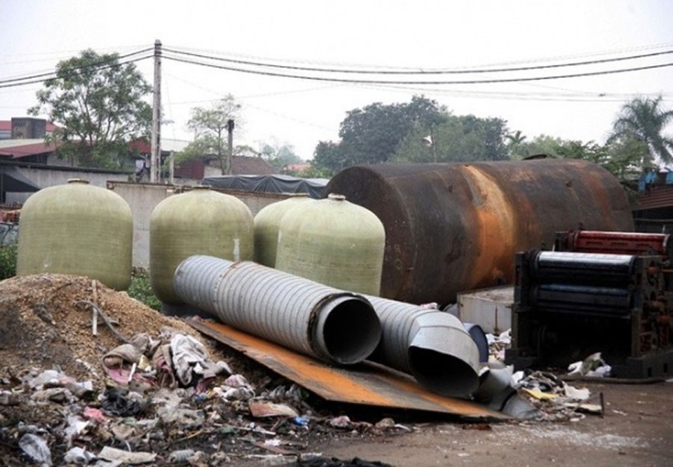 Đại gia làng buôn máy bay, bom đạn: Chuyện khó tin ở Việt Nam - 1
Có thể tìm thấy mọi thứ phế liệu ở làng Quan Độ
