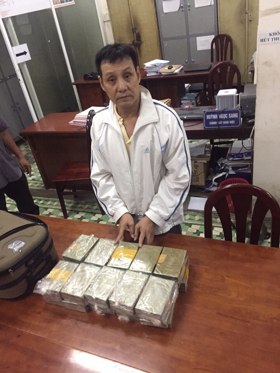 
Một trong các đối tượng trong đường dây bị cảnh sát bắt. Ảnh: NT
