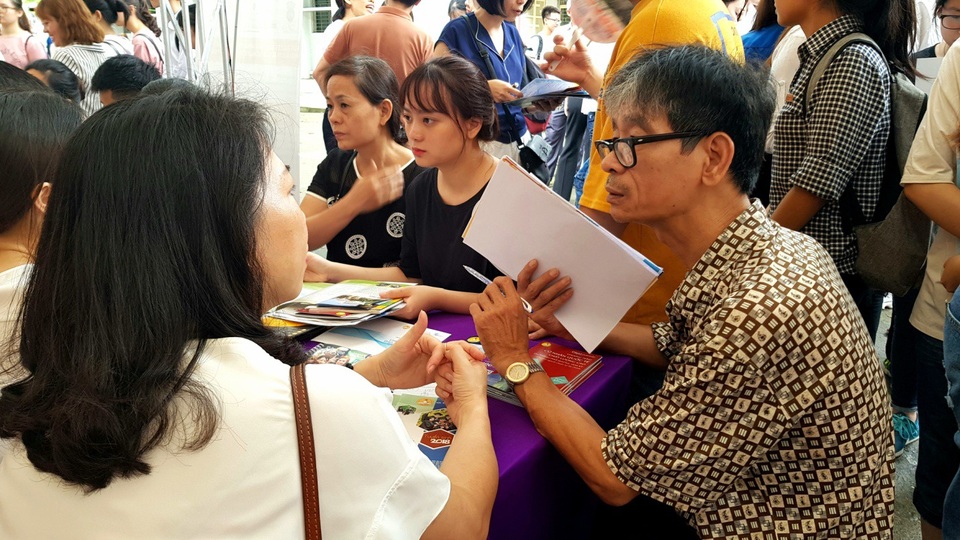 Thí sinh loay hoay trước khi điều chỉnh nguyện vọng - 1 Thí sinh loay hoay trước khi điều chỉnh nguyện vọng - 1