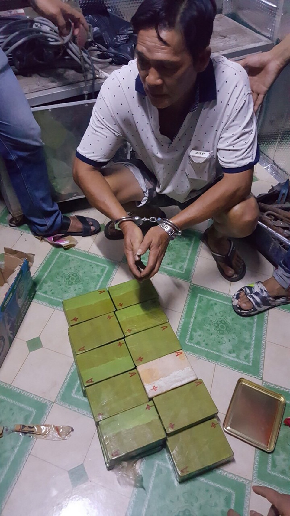 
Cảnh sát khám xét nhiều địa điểm phát hiện số lượng lớn ma túy. Ảnh: NT
