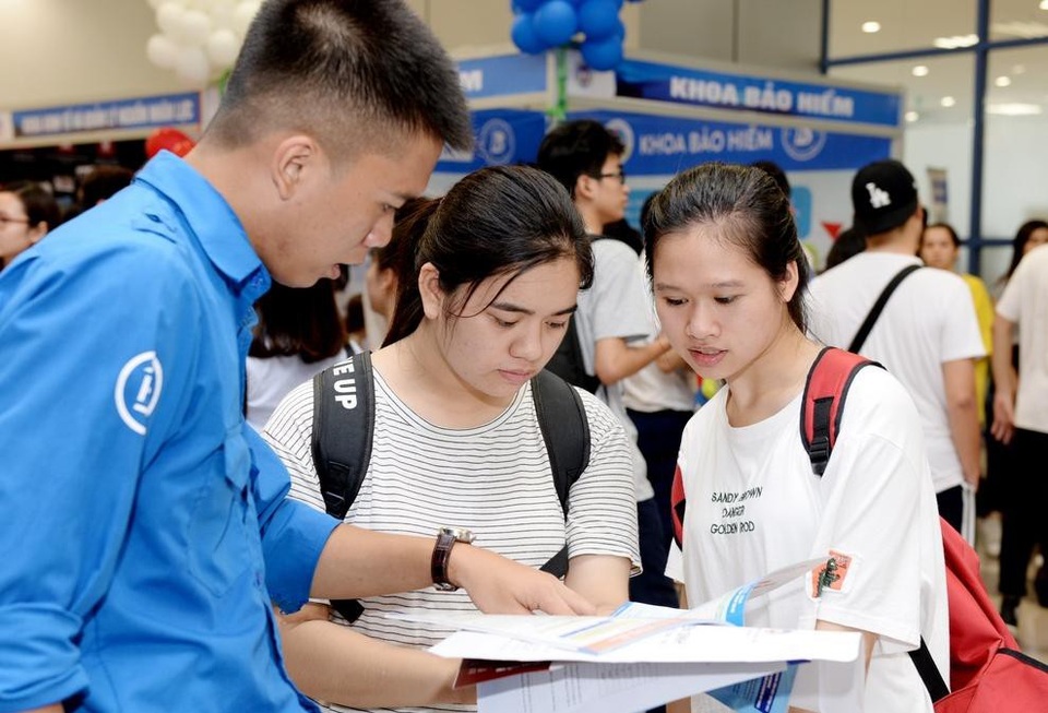 Thí sinh, phụ huynh căng thẳng tính toán... thay đổi nguyện vọng? - 3 Thí sinh, phụ huynh căng thẳng tính toán... thay đổi nguyện vọng? - 3