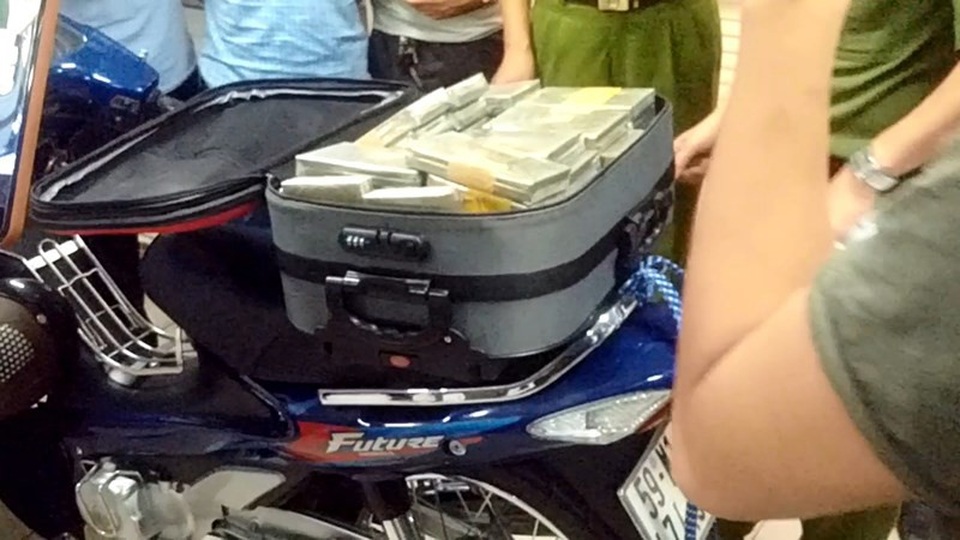 
Chiếc xe máy vận chuyển số lượng lớn ma túy về quận Tân Phú bị bắt. Ảnh: NT
