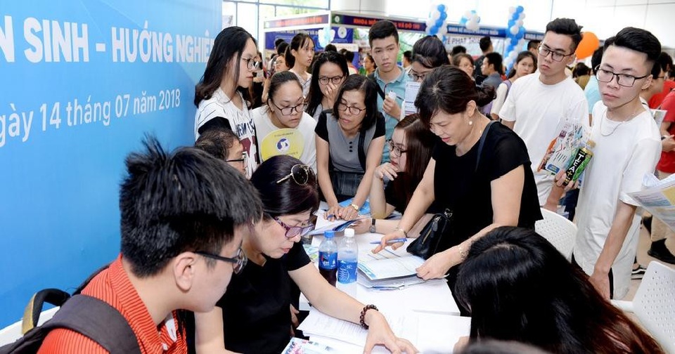 Thí sinh, phụ huynh căng thẳng tính toán... thay đổi nguyện vọng? - 5 Thí sinh, phụ huynh căng thẳng tính toán... thay đổi nguyện vọng? - 5