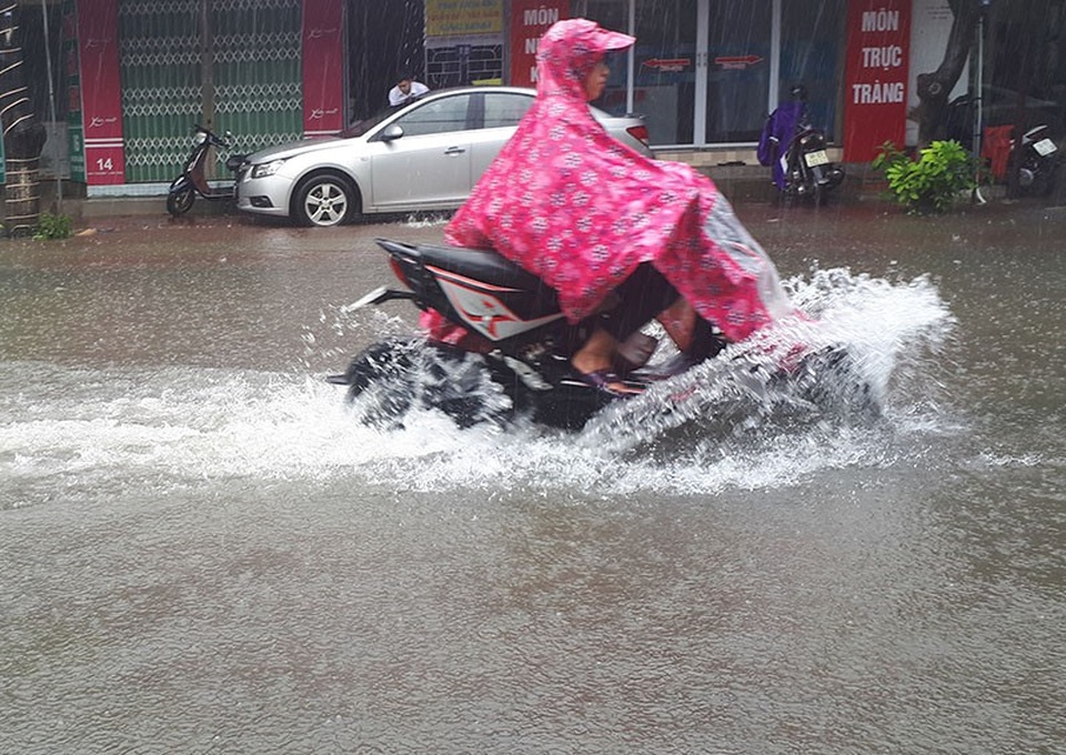 Các phương tiện di chuyển rất khó khăn