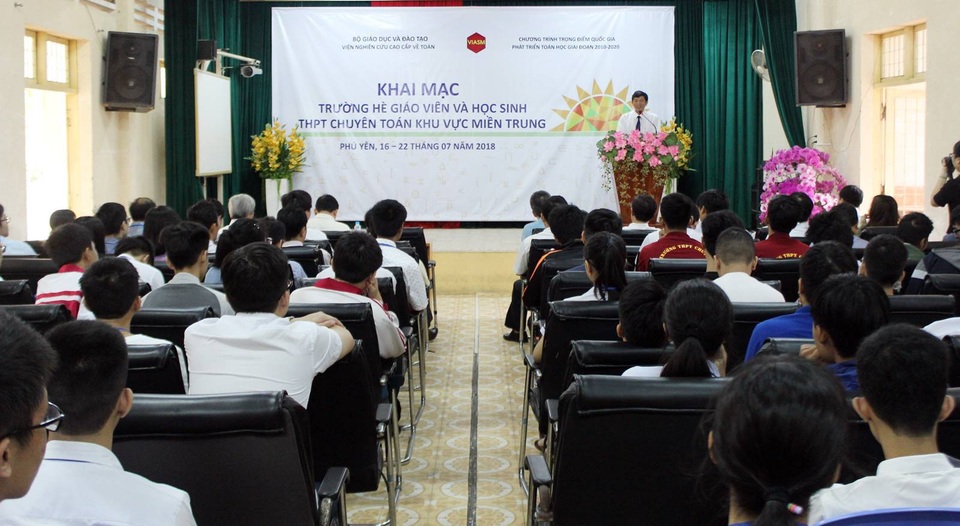 Gần 170 giáo viên, học sinh xuất sắc tham gia Trường hè Toán học - 1 169 giáo viên và học sinh tham gia Trường hè Toán học khu vực miền Trung
