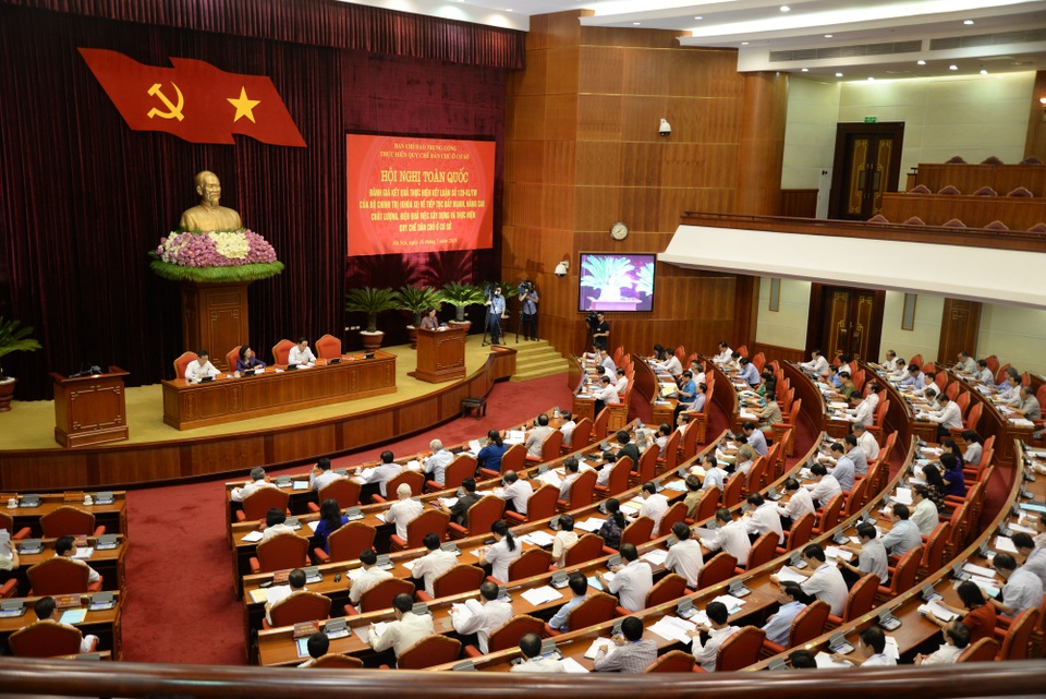 Bí thư Đồng Tháp xúc động vì 12h đêm nông dân vẫn cùng nhau học cách trồng xoài - 1 Bí thư tỉnh uỷ Đồng Tháp là một đại biểu có tham luận chia sẻ tại hội nghị