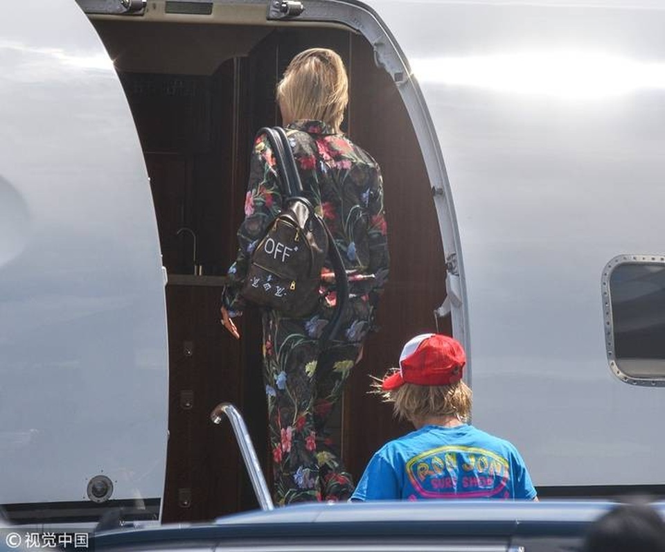 
Justin vốn có mối tình nhiều sóng gió với Selena Gomez từ năm 2010 đến nay. Tuy nhiên, anh lại chọn cô bạn thân Hailey để đính hôn.
