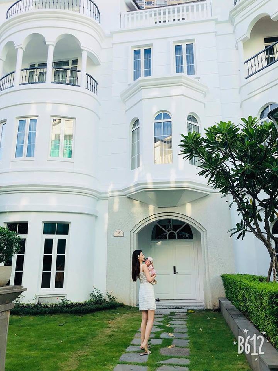 Cuộc sống nhung lụa của 3 Hoa hậu mới sinh con cho chồng đại gia - 10 Cuộc sống nhung lụa của 3 Hoa hậu mới sinh con cho chồng đại gia - 10