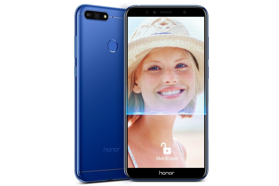 Honor 7A - Smartphone phổ thông được ‘đo ni đóng giày’ cho giới trẻ - 1 Honor 7A với tính năng Face Unlock được bán với 3 màu: đen cá tính, vàng ánh kim sang trọng và xanh lam thời thượng