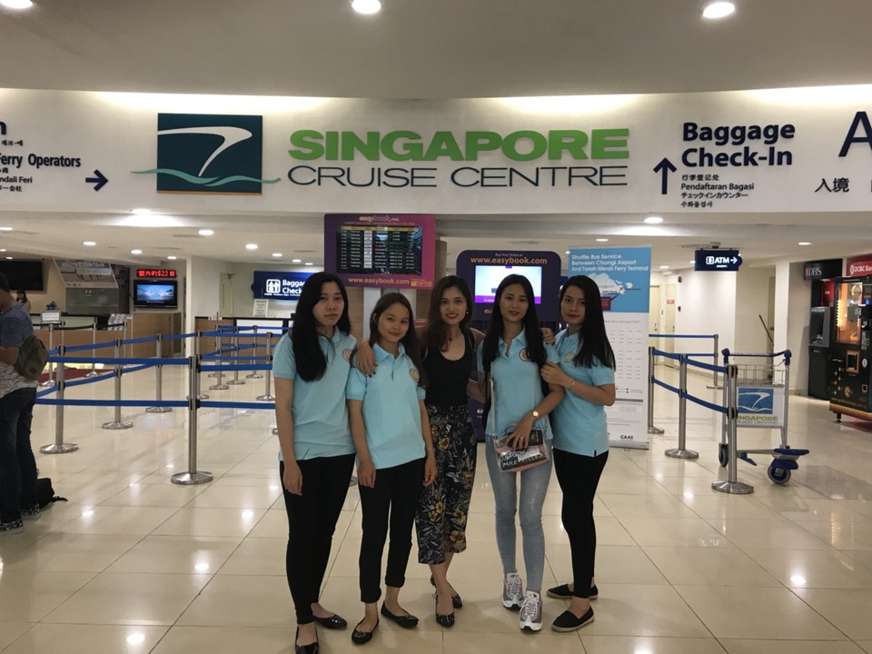Xu hướng thực tập hưởng lương tại nước ngoài cho sinh viên Việt Nam - 2
Sinh viên Kinh Bắc “check in” tại Singapore.