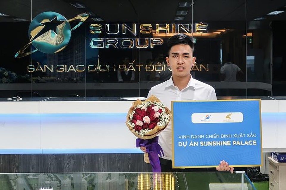 Trang trọng lễ vinh danh các “chiến binh” kinh doanh xuất sắc của Sunshine Group - 3 Trang trọng lễ vinh danh các “chiến binh” kinh doanh xuất sắc của Sunshine Group - 3