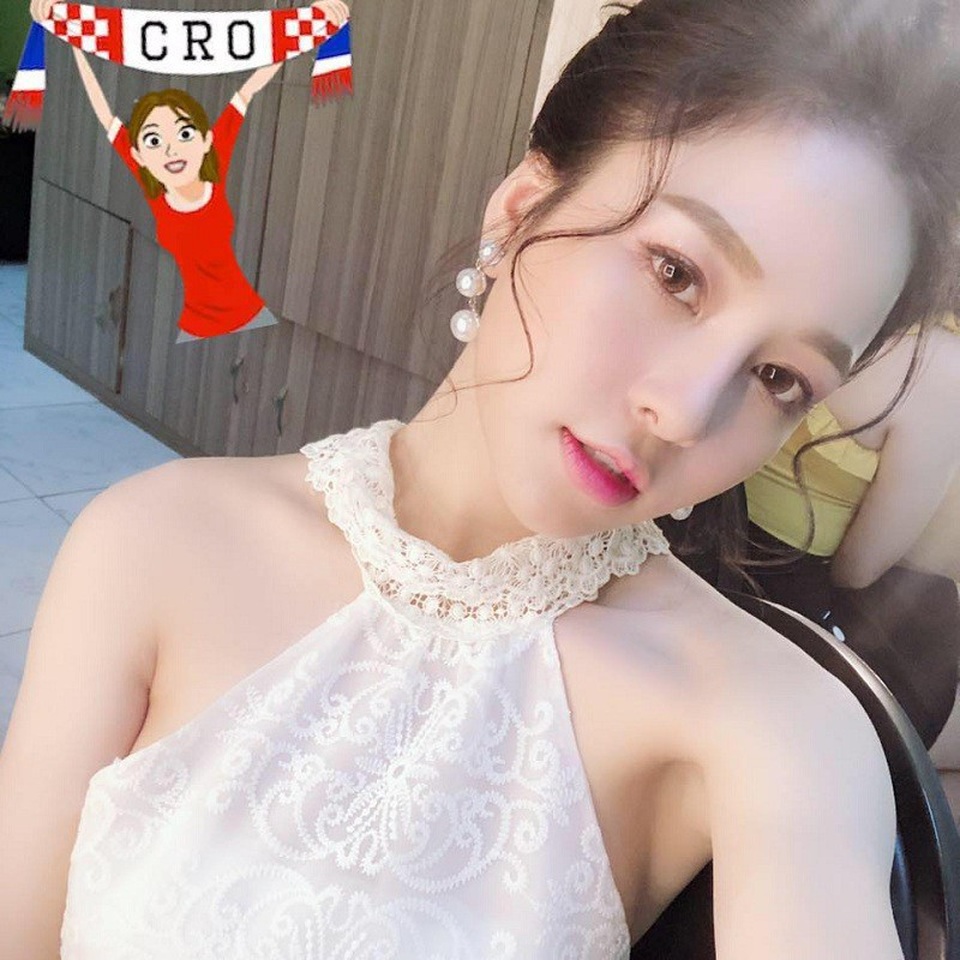 Hai nữ cổ động xinh đẹp cho Pháp và Croatia ăn mừng chiến thắng World Cup - 11 “Các anh mãi là nhà vô địch trong lòng của Trâm Anh và cũng mãi là nhà vô địch trong lòng những người hâm mộ cũng như những người dân Croatia. Mãi yêu!”, Trâm Anh viết sau khi kết thúc trận chung kết.