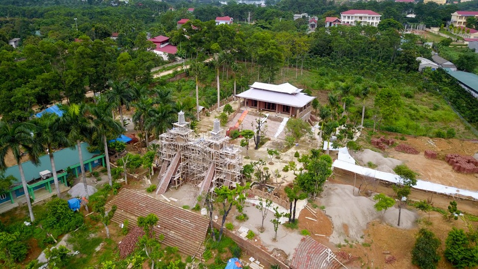 "Cung điện công chúa" sai phép ở Ba Vì trước ngày cưỡng chế - 1
Cung điện công chúa tọa lạc tại thôn Phú Yên (xã Yên Bài, huyện Ba Vì, Hà Nội) do một cá nhân ở Hà Nội đầu tư xây dựng, được cơ quan chức năng xác định là công trình sai phép, buộc phải tháo dỡ.