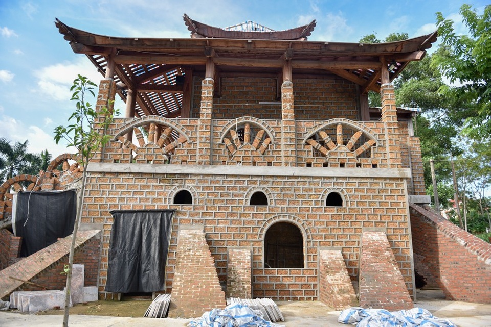 "Cung điện công chúa" sai phép ở Ba Vì trước ngày cưỡng chế - 10
Công trình được giữ nguyên hiện trạng, không tự tháo dỡ nhưng cũng không xây dựng thêm, người trông coi trông trình cho biết.