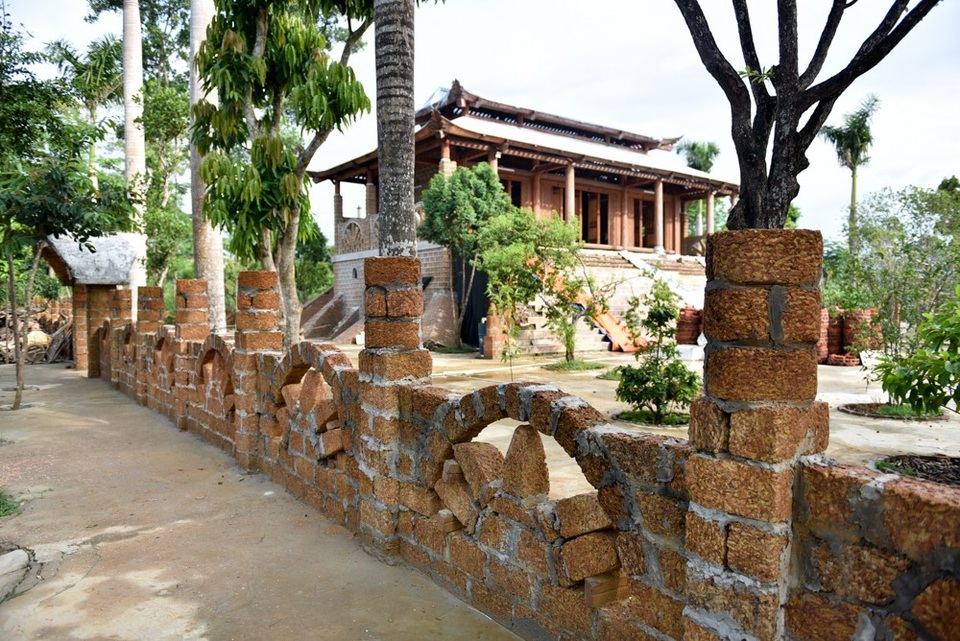 "Cung điện công chúa" sai phép ở Ba Vì trước ngày cưỡng chế - 7
Ngay trước thời điểm cưỡng chế, toàn bộ công trình sai phạm vẫn được giữ nguyên.