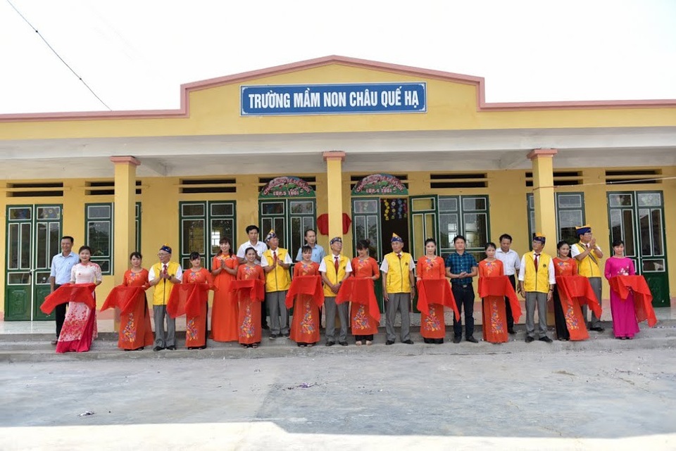 Khánh thành công trình phòng học Dân trí thứ 18 do Nagoya Taiko Lions Club tài trợ - 7
Các đại biểu cùng cắt băng khánh thành công trình