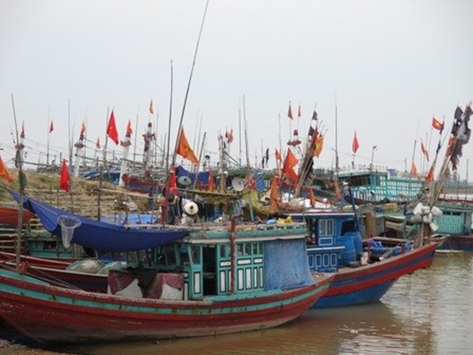 Hoãn mọi cuộc họp chưa cần thiết, cấm biển trước giờ bão đổ bộ - 1 Thanh Hóa thực hiện lệnh cấm biển