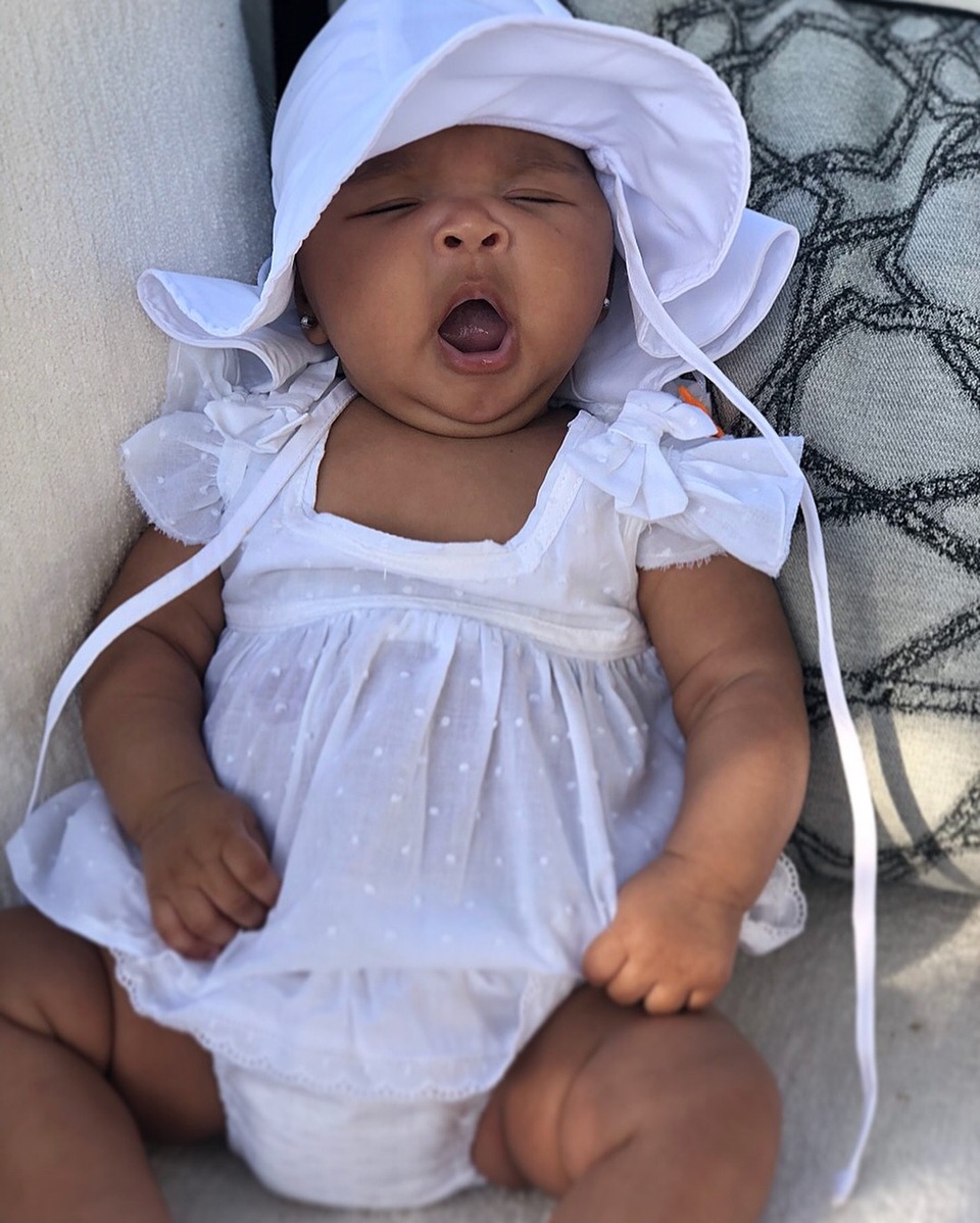 Khloe Kardashian giảm 15 kg sau 3 tháng sinh con - 7
Khloe hàn gắn với bạn trai kém 6 tuổi ngay sau khi con gái chào đời bất chấp những lời chỉ trích của người hâm mộ vì quá dễ tha thứ.