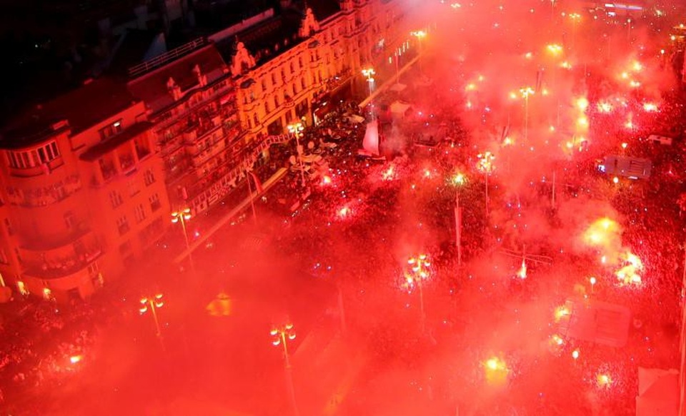 
Pháo sáng tạo nên khung cảnh choáng ngợp ở Croatia
