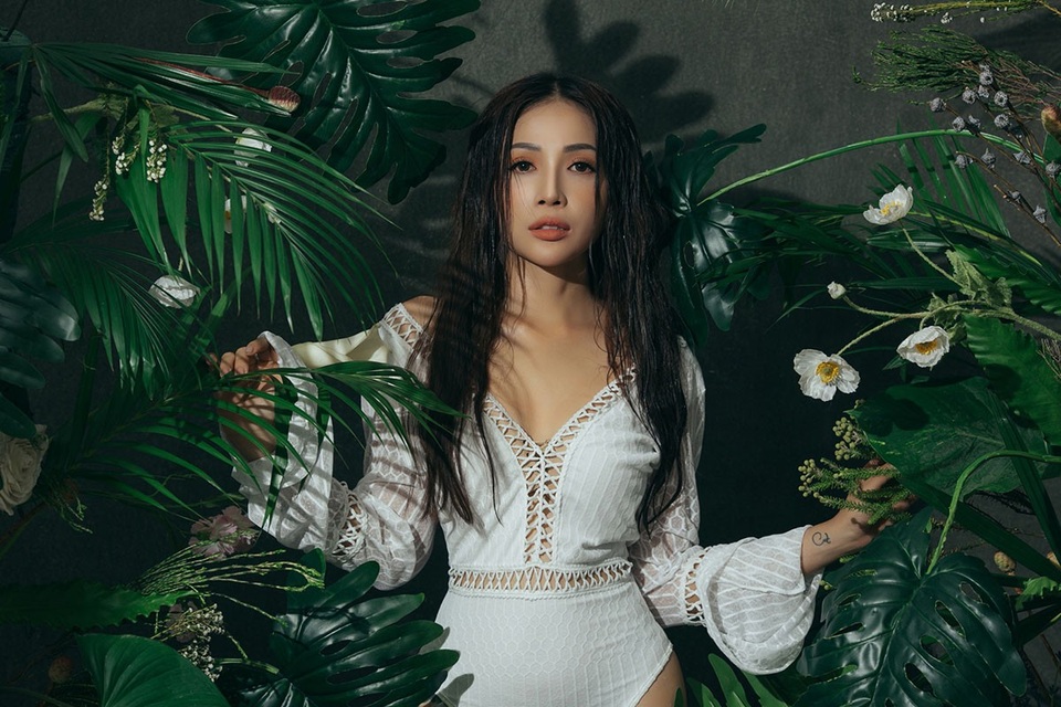 Miêu nữ Khả Như “ướt át”, “hoang dại”, buông lơi vai trần - 6