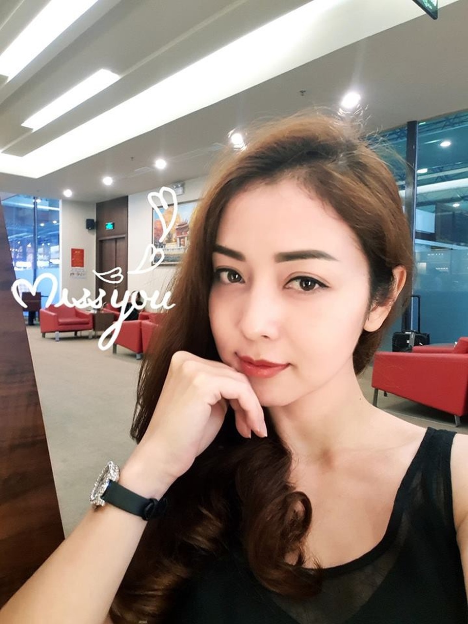 Căn bệnh khiến Hoa hậu Jennifer Phạm phải nhập viện gấp nguy hiểm thế nào? - 1 Jennifer Phạm phải nhập viện cấp cứu vì viêm ruột thừa cấp
