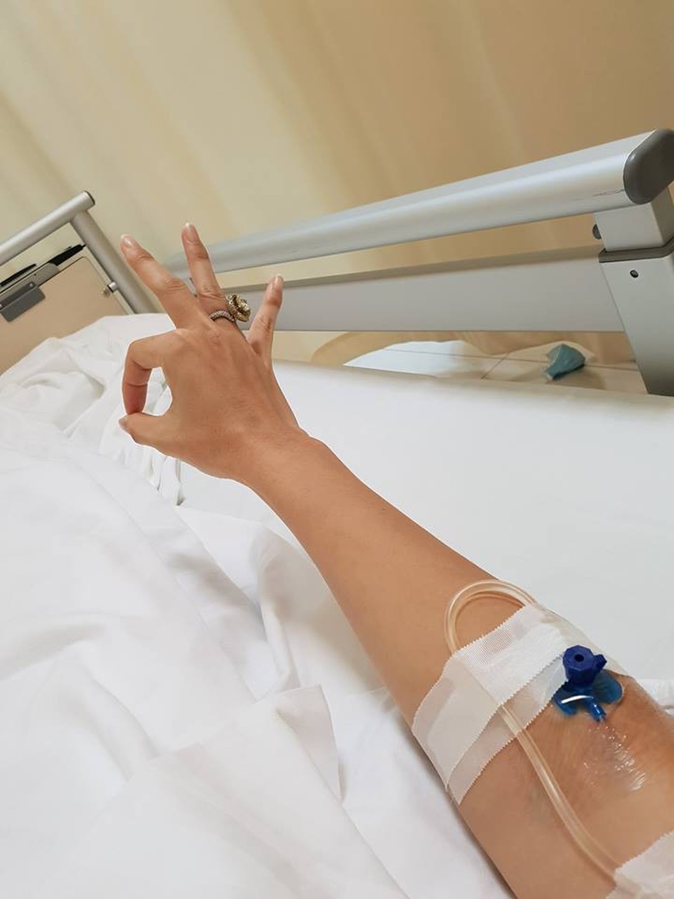 Căn bệnh khiến Hoa hậu Jennifer Phạm phải nhập viện gấp nguy hiểm thế nào? - 2 Sau khi phẫu thuật viêm ruột thừa, Hoa hậu phải nghỉ ngơi 10 ngày để phục hồi sức khỏe