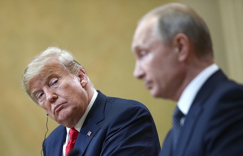 Tiết lộ món quà đáp lễ của ông Trump dành cho ông Putin - 1
Tổng thống Mỹ Donald Trump và Tổng thống Nga Vladimir Putin trong cuộc họp báo chung ngày 16/7. (Ảnh: TASS)