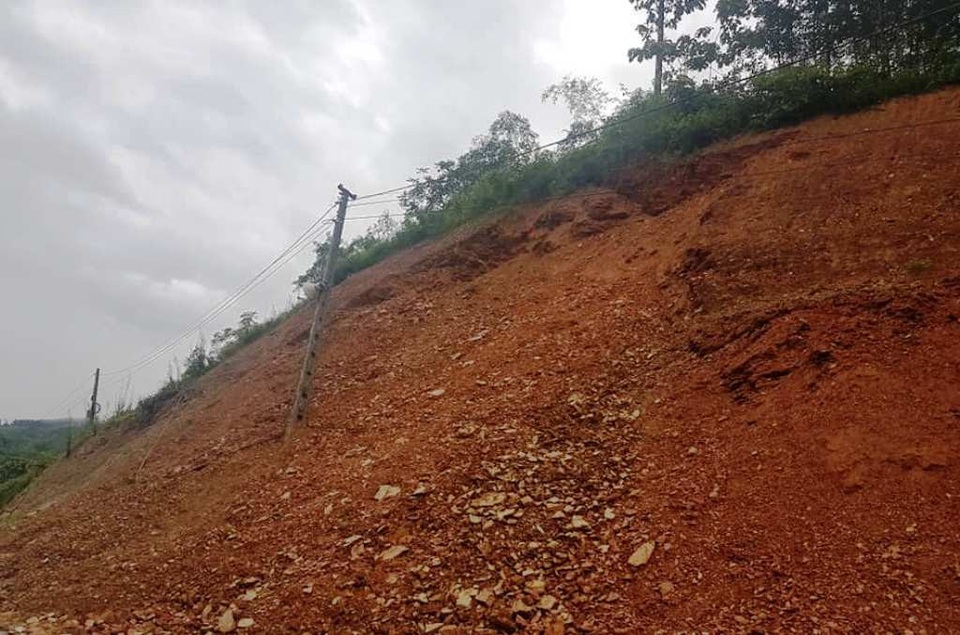 Một điểm sạt lở núi tại huyện niềm núi Con Cuông.