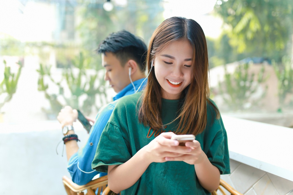 Hướng tới mục tiêu phổ cập internet di động, Viettel tặng khách hàng 30 triệu GB data - 2
Tham gia chương trình, mỗi khách hàng sẽ có cơ hội nhận 1GB data miễn phí, không giới hạn thời gian sử dụng