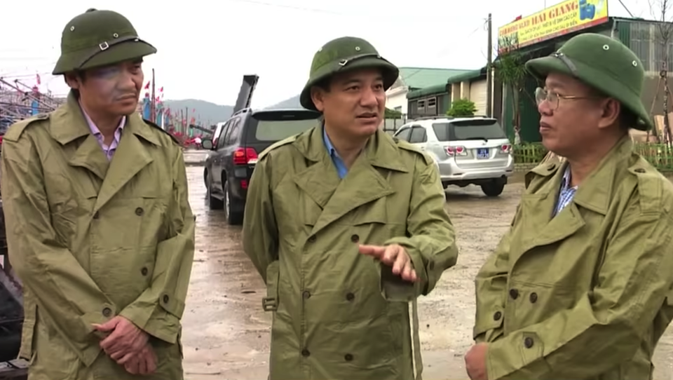 Lắp đặt máy bơm công suất lớn chống ngập cho chợ Vinh - 3 Bí thư Tỉnh ủy Nghệ An Nguyễn Đắc Vinh đi kiểm tra phòng chống lụt bão.