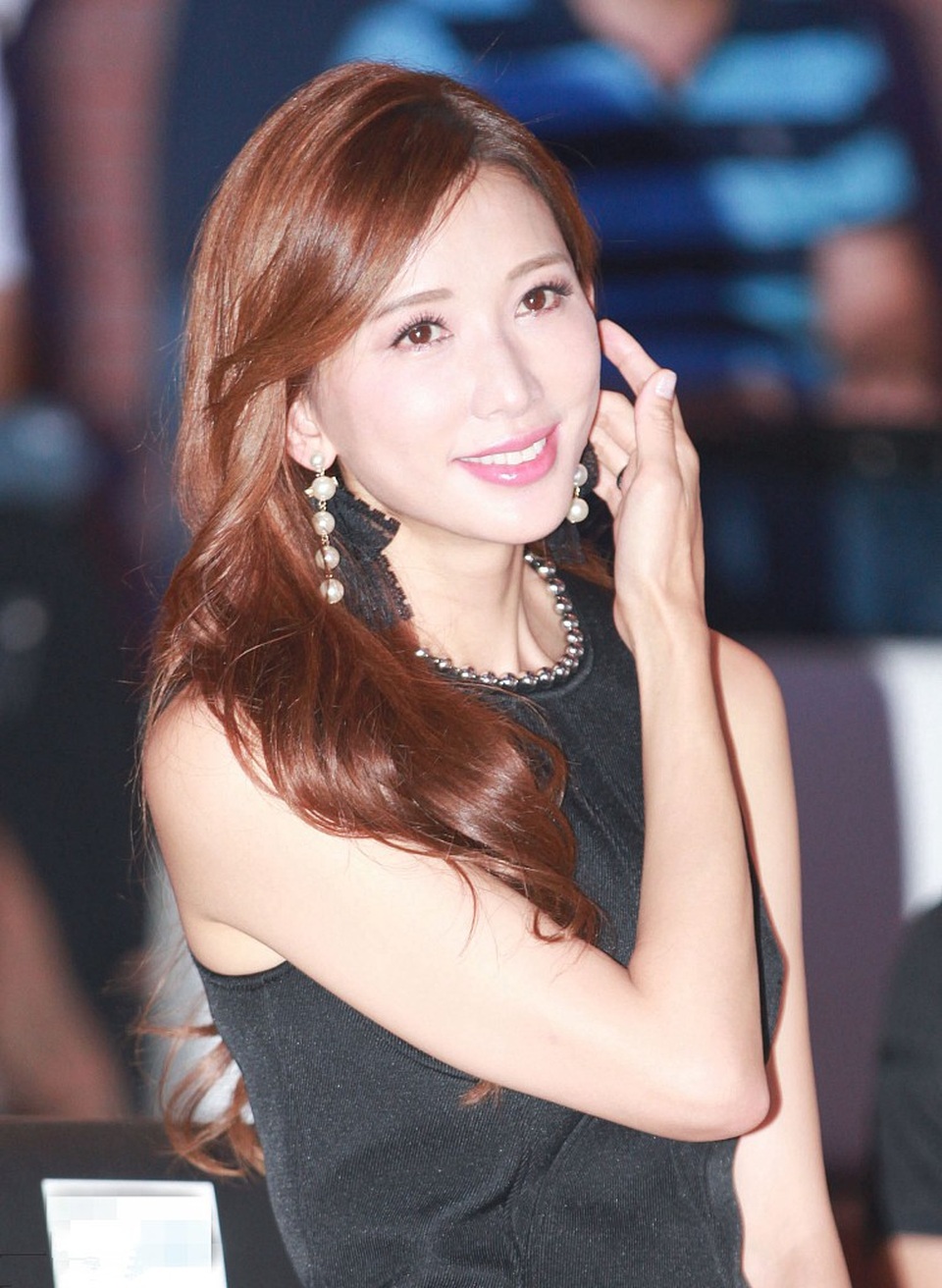 
Hiện tại dù đã 43 tuổi nhưng Lâm Chí Linh vẫn là cái tên được truyền thông và người hâm mộ tại Đài Loan yêu thích nhất. Người đẹp vẫn là gương mặt đại diện cho khá nhiều nhãn hiệu tại xứ Đài.
