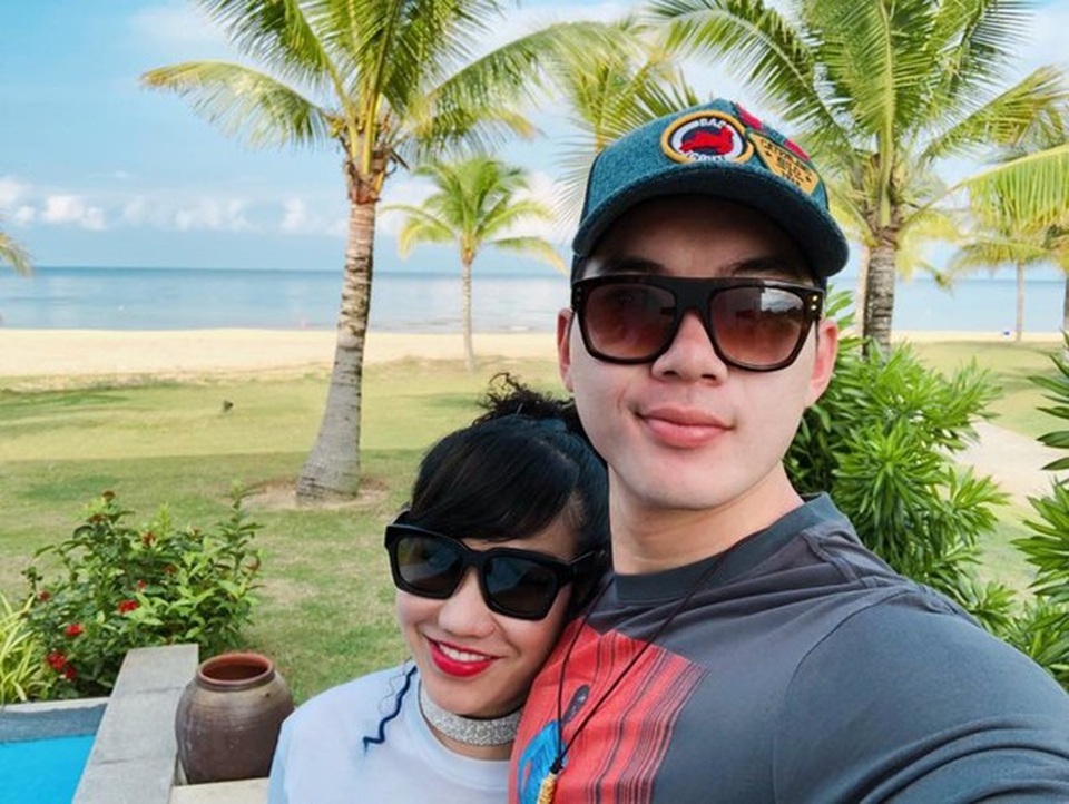 Những cặp hôn nhân lệch tuổi gây "gió bão" thị phi trong showbiz - 4 Những cặp hôn nhân lệch tuổi gây "gió bão" thị phi trong showbiz - 4