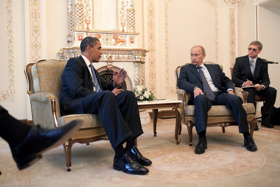 Tổng thống Putin và "duyên nợ" với 4 đời Tổng thống Mỹ - 6 Cựu Tổng thống Obama gặp Tổng thống Putin tại dinh thự của ông Putin ở Moscow vào tháng 7/2009. (Ảnh: White House)