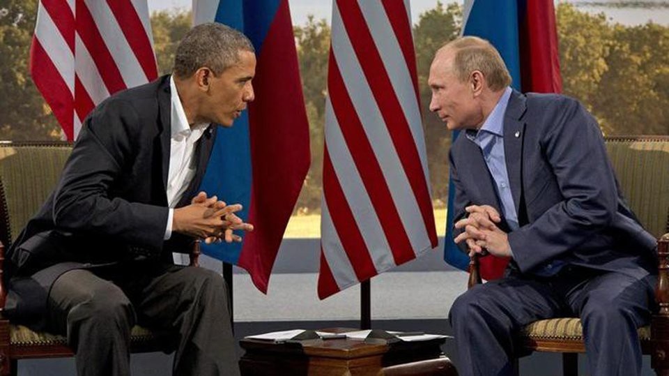 Tổng thống Putin và "duyên nợ" với 4 đời Tổng thống Mỹ - 7 Ông Obama gặp ông Putin tại Bắc Ireland ngày 17/6/2013. (Ảnh: Evan Vucci)