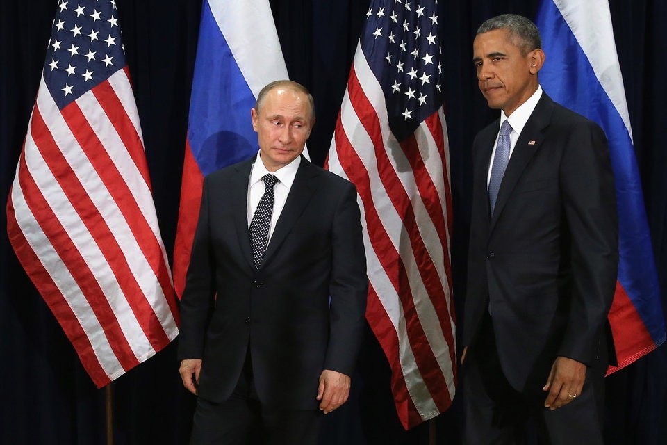 Tổng thống Putin và "duyên nợ" với 4 đời Tổng thống Mỹ - 9 Tổng thống Putin chụp ảnh cùng người đồng cấp Obama tại cuộc gặp song phương ở trụ sở Liên Hợp Quốc ngày 28/9/2015 ở New York. (Ảnh: Getty)