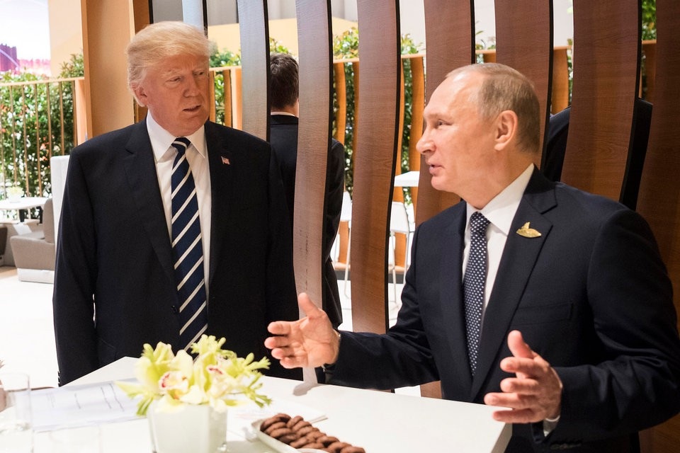 Tổng thống Putin và "duyên nợ" với 4 đời Tổng thống Mỹ - 11 Ông Trump và ông Putin gặp nhau lần đầu tiên bên lề thượng đỉnh G20 tại Đức (Ảnh: Getty)