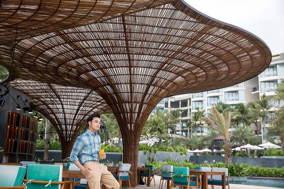 Ca sĩ Quang Vinh lên tiếng phủ nhận khi bị hiểu lầm thiếu gia giàu có - 2
Quang Vinh luôn xuất hiện trong những hình ảnh đẹp, ấn tượng trong những chuyến du lịch liên tục trong và ngoài nước. Lần đầu anh cho biết đây là công việc kiếm tiền của mình.