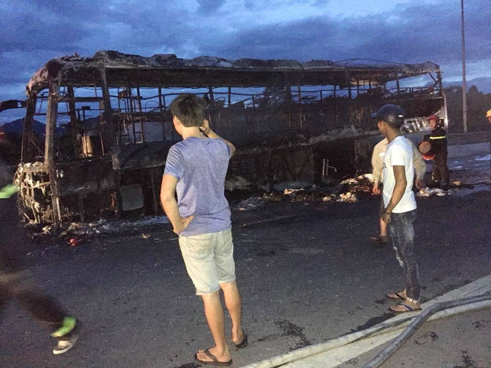 
Chiếc xe trơ khung.
