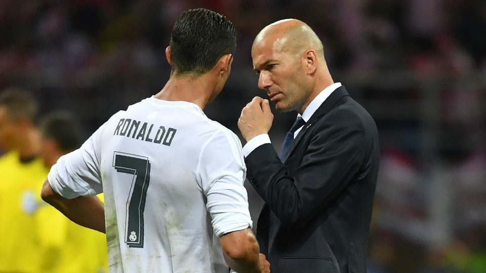 Sau C.Ronaldo, Juventus tính mời HLV Zidane - 1
HLV Zidane sẽ cùng C.Ronaldo tới Juventus?